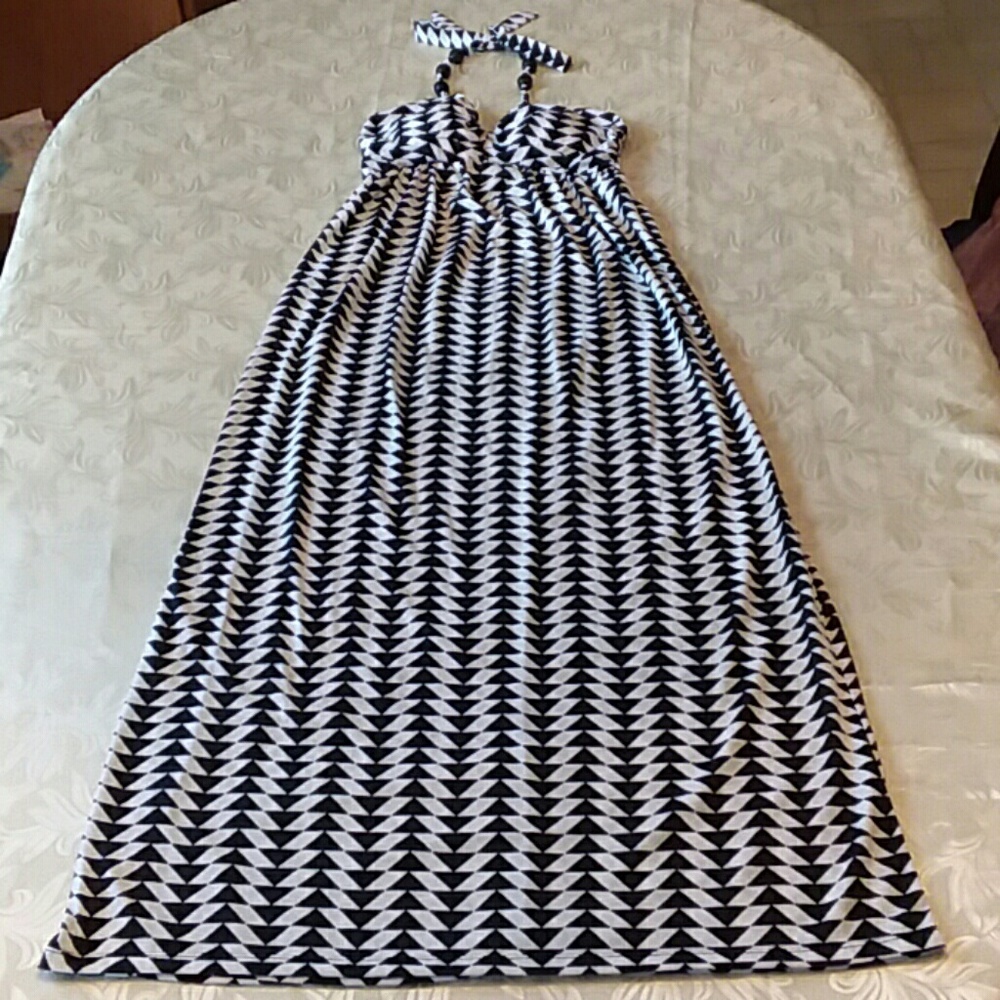 No boundaries checker style dress